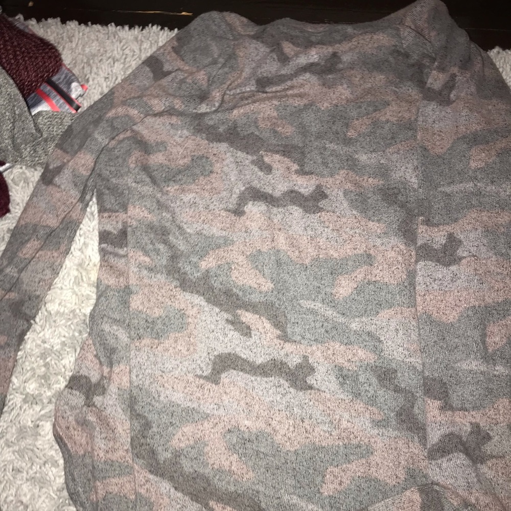 shirt - Picture 2 of 3